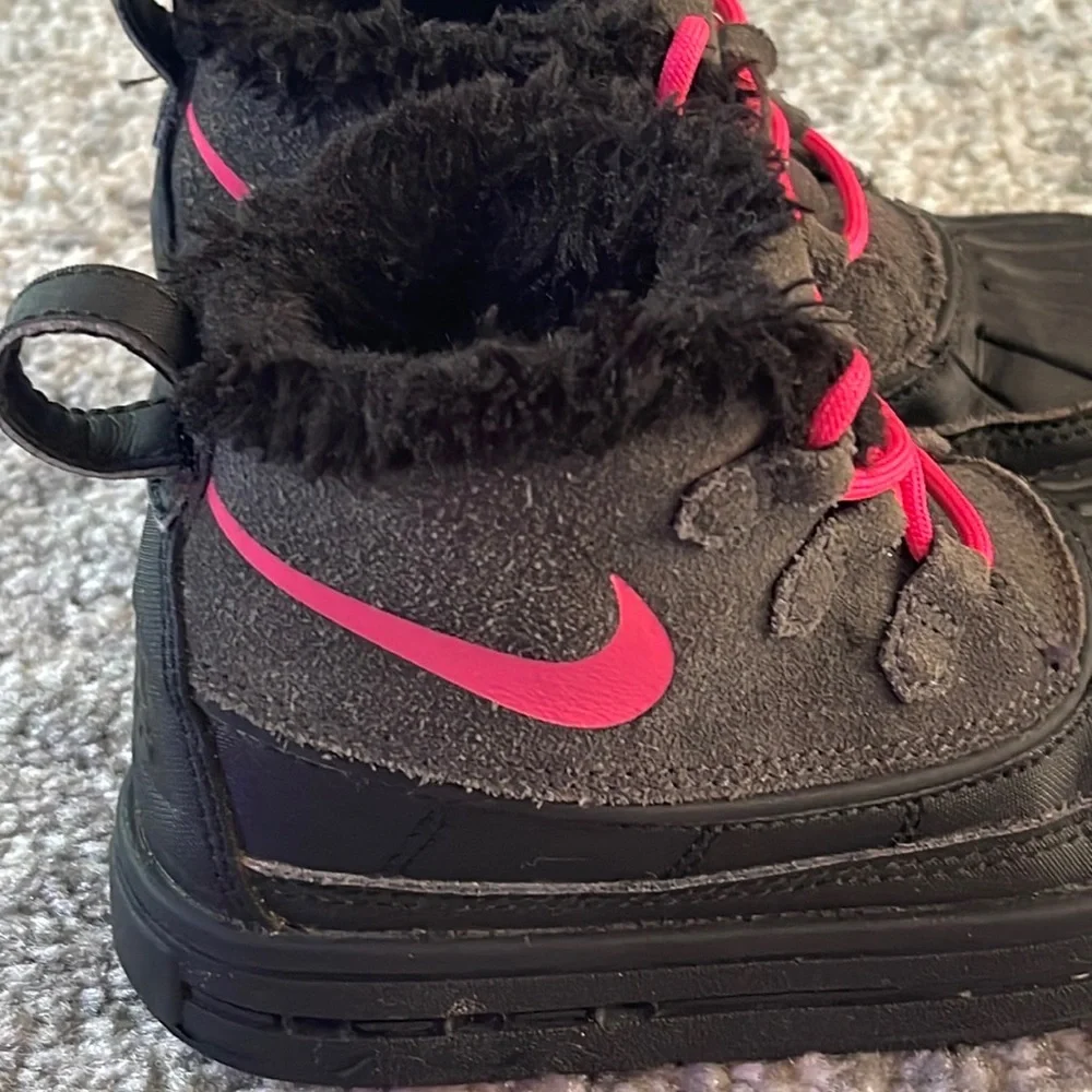 Nike Kids ACG Fur Lined Sneaker Boots Size:11C Hot Pink Black and Grey - Picture 7 of 15